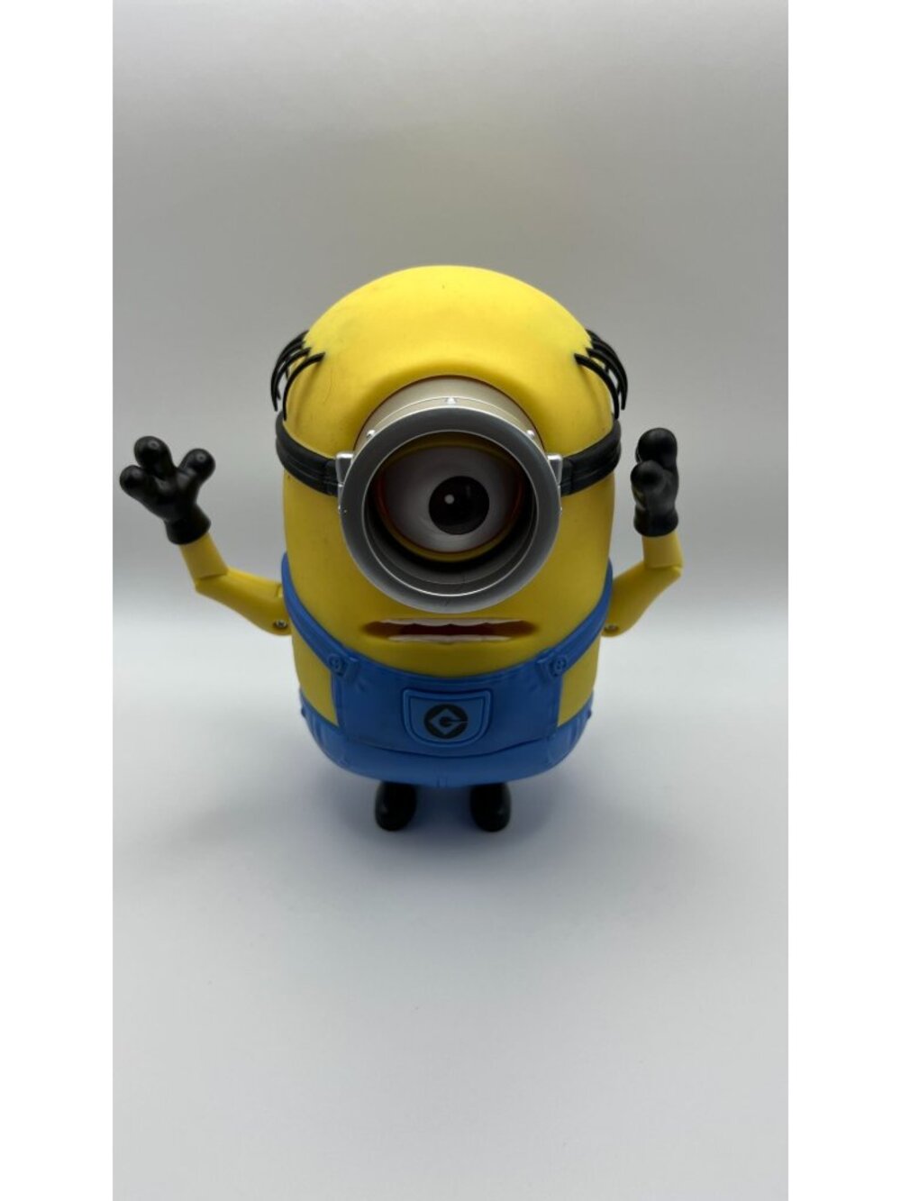 Minion One-Eyed Action Figure Toy Despicable Me Collectible - Yellow & Blue Plas